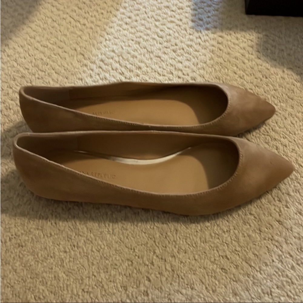 Classic Banana Republic suede flats